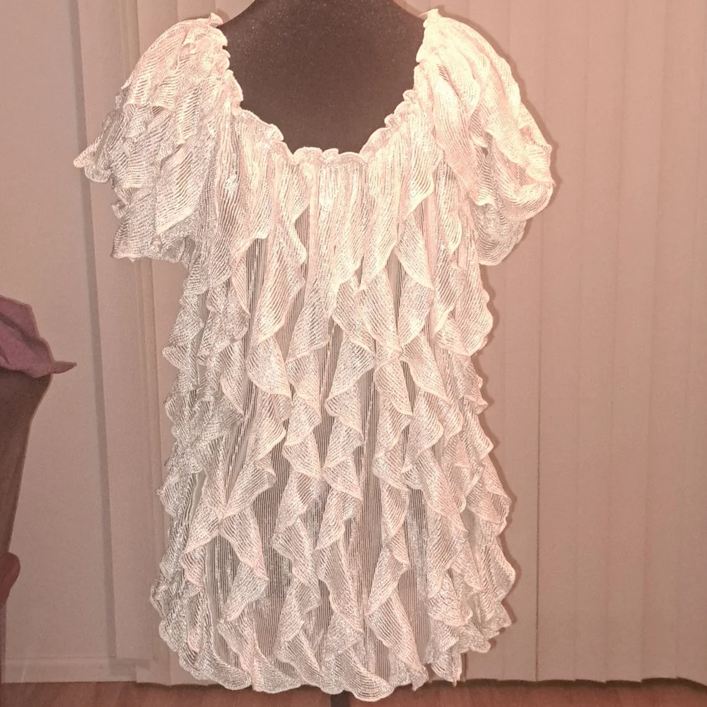 Gorgeous size L Lauren Michelle off white blouse w/ shimmer - Picture 2 of 6